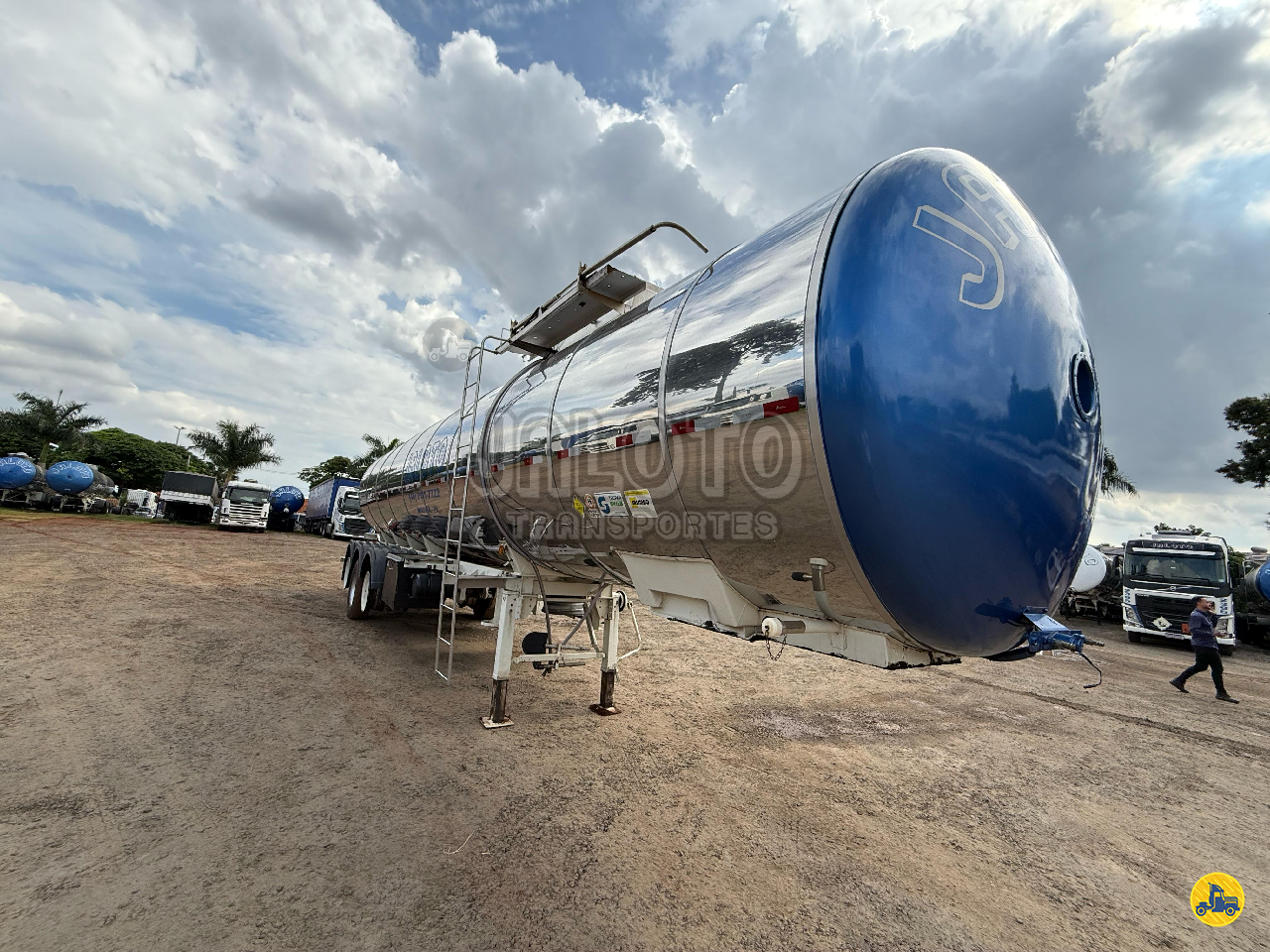 CARRETA SEMI-REBOQUE TANQUE ISOTERMICO Jaloto Transportes MARINGA PARANÁ PR
